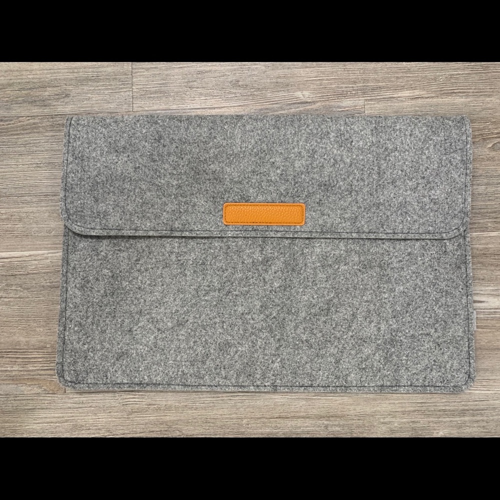 Felt laptop sleeve 17 inch
